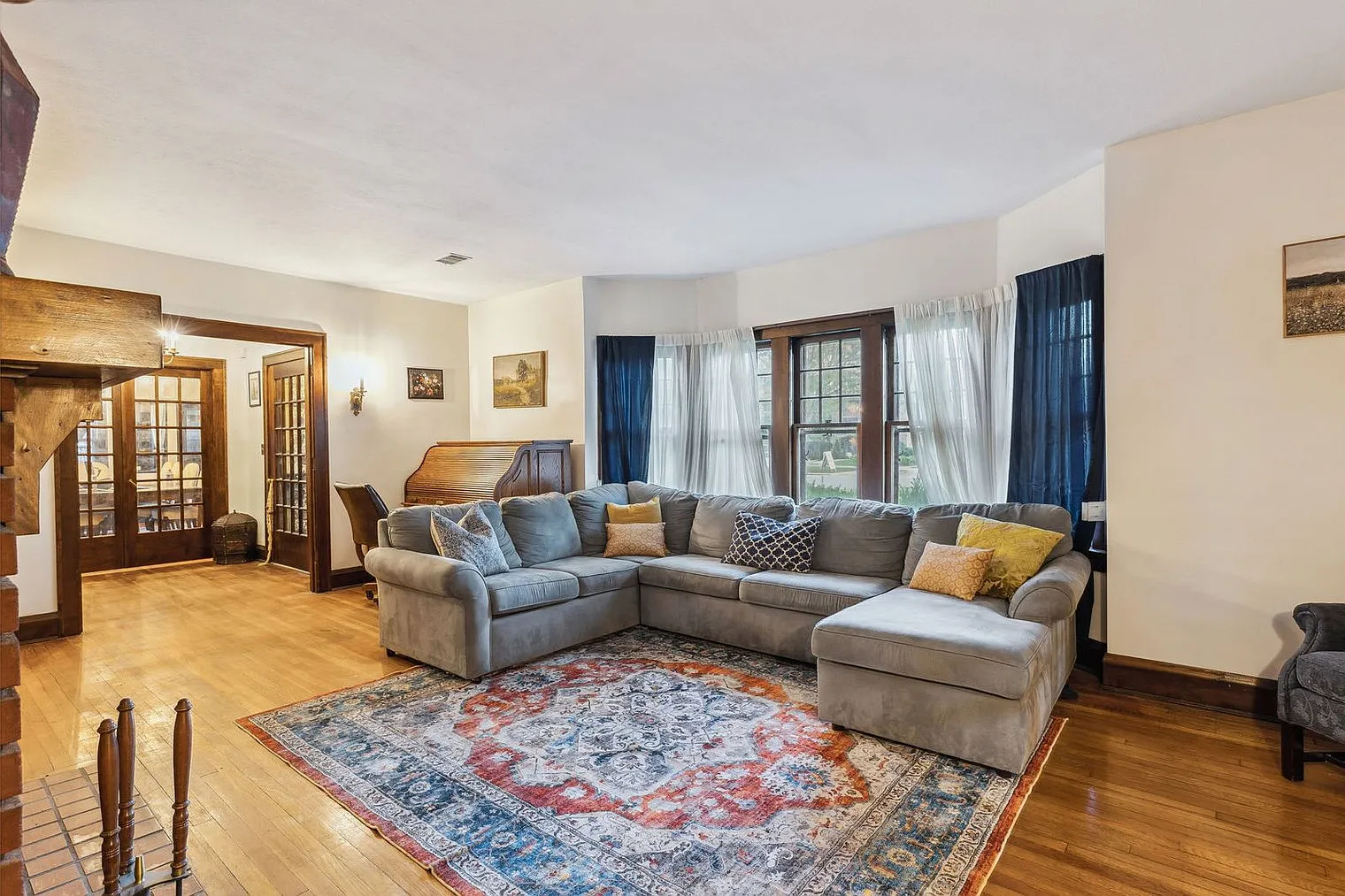 6 bed, 2.0 bath, 3401 sqft, $9,256 — Photo 4