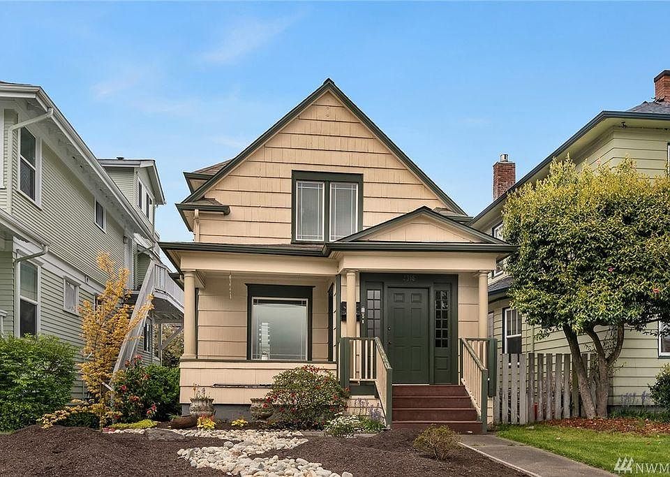 New landscaping adds curbside charm to this beautiful duplex sitting on a quite street. The front door is a common entrance and leads to a staircase to the unit. The entire second level belongs to this beautiful unit.