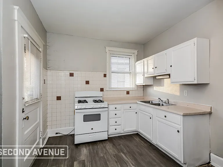 4315 W 8th St — Photo 10