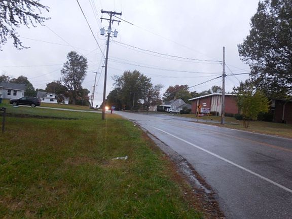 4th image of 3062 Albrecht Ave
