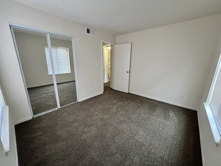 Derby Run Apartments — Photo 79
