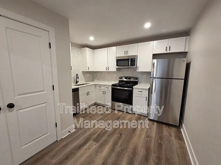 1107 W 40th St #1 — Photo 7