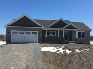 8923 Clipnock Rd, Stafford, NY 14143