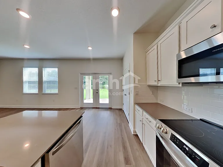27165 Saint Andrews Ave — Photo 5