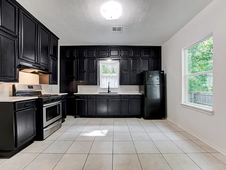 311 S Flood Ave — Photo 19