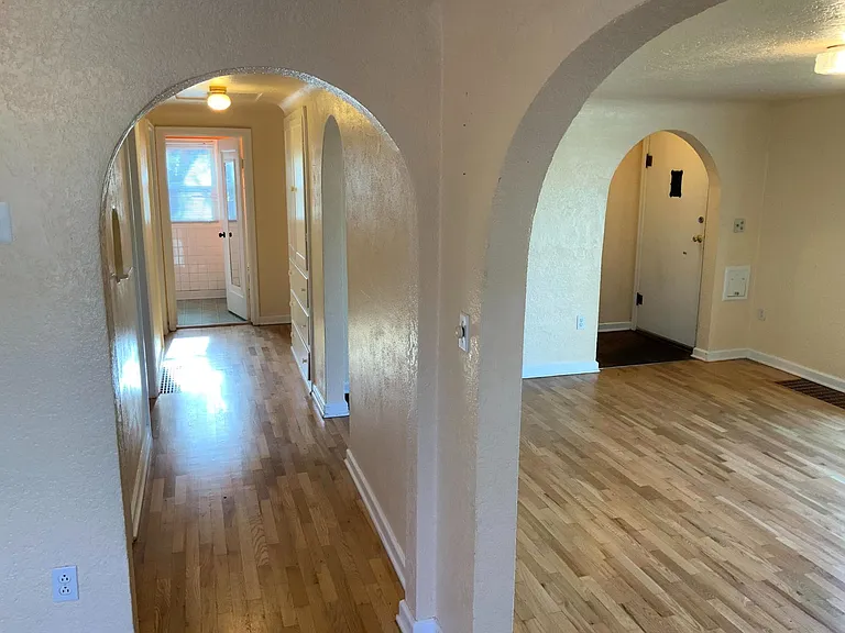 4 Bedroom, 1.5 Bath House — Photo 8
