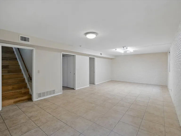 1306 W 12th St — Photo 23