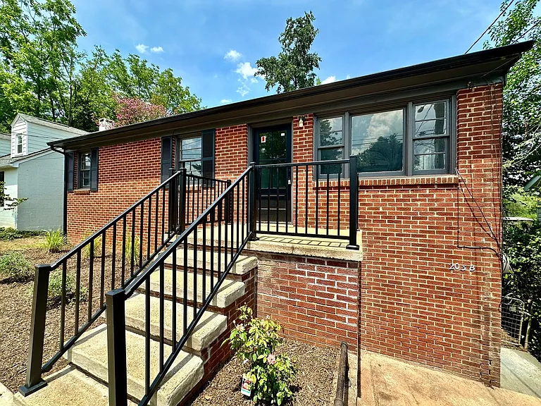 203 Palatine Ave — Photo 1