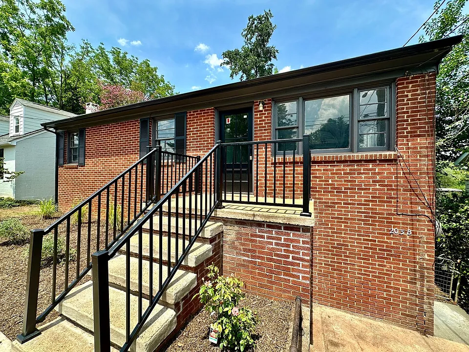 203 Palatine Ave