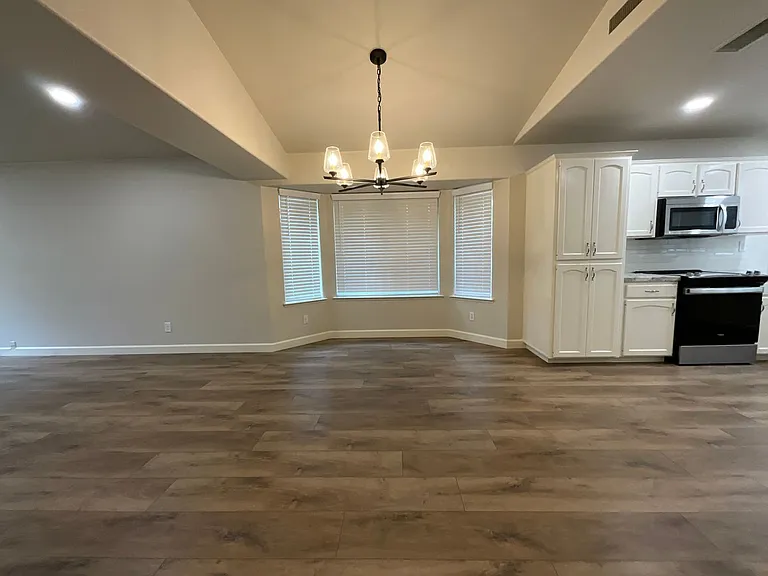 1834 E Lester Ave — Photo 10