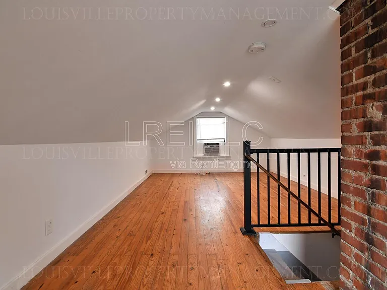 702 Compton St — Photo 11