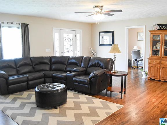 3rd image of 85 Suzanell Ln
