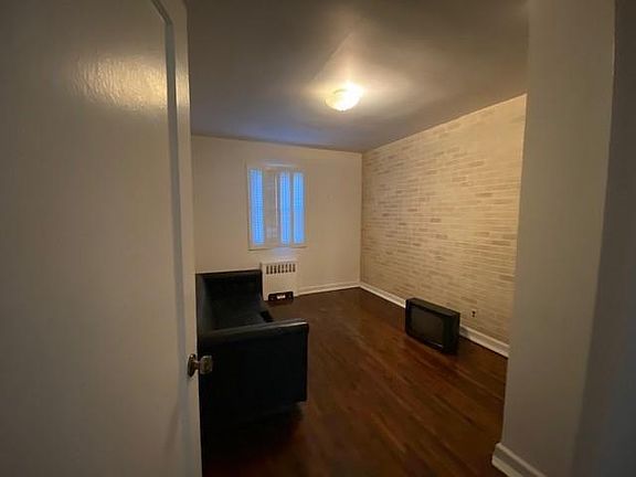 5th image of 327 Bay 8th St #1B