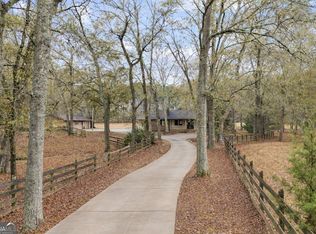 165 Shamrock Dr, Fayetteville, GA 30215