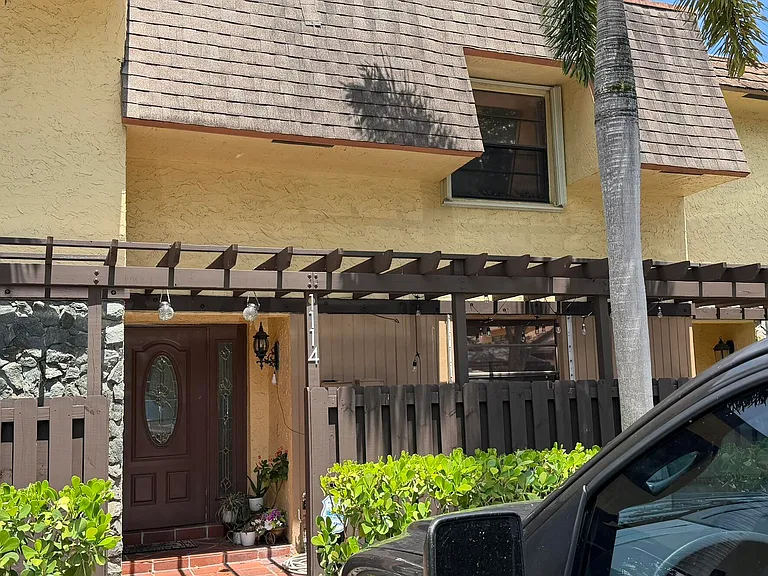 1114 NW 79th Dr — Photo 2