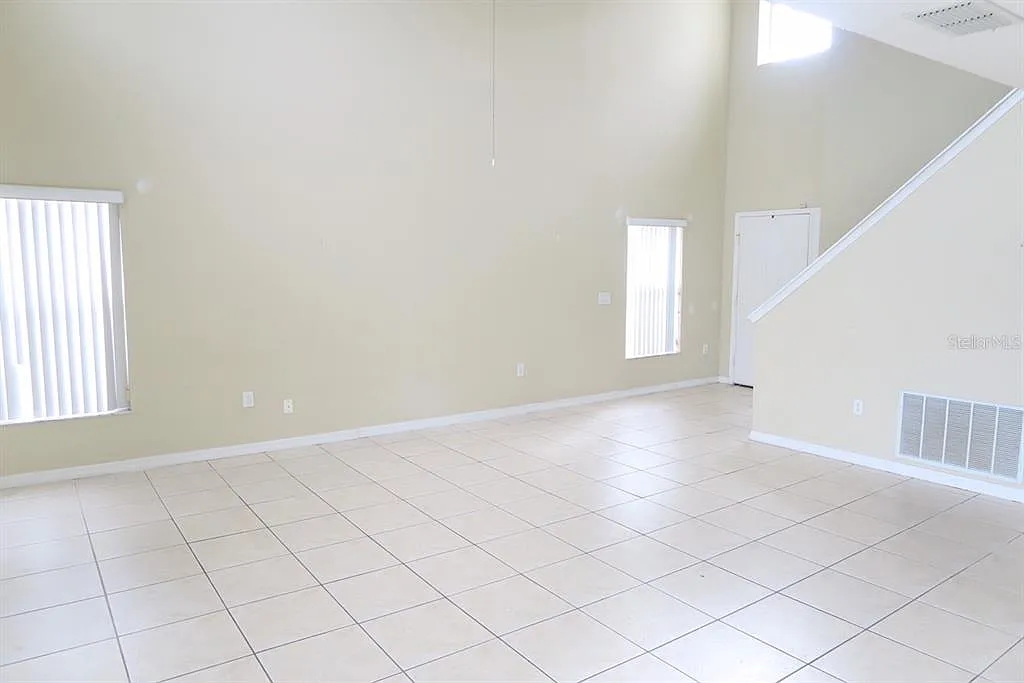 3 bed, 2.5 bath, 1523 sqft, $1,950 — Photo 2