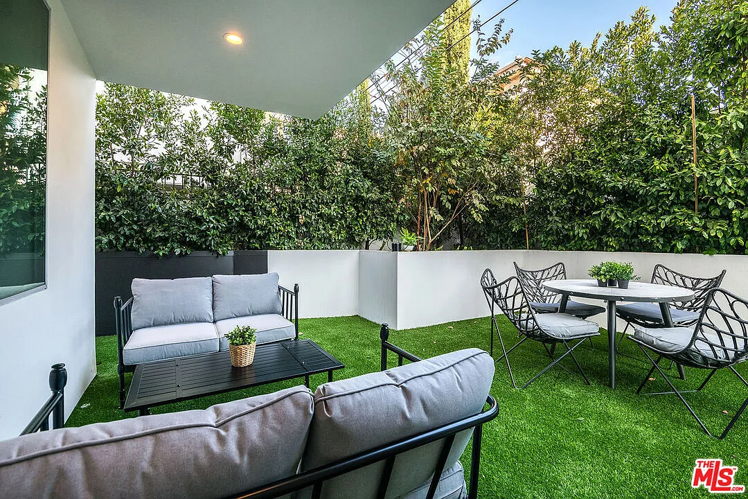 1 bed, 1.0 bath, 948 sqft, $5,000 — Photo 1