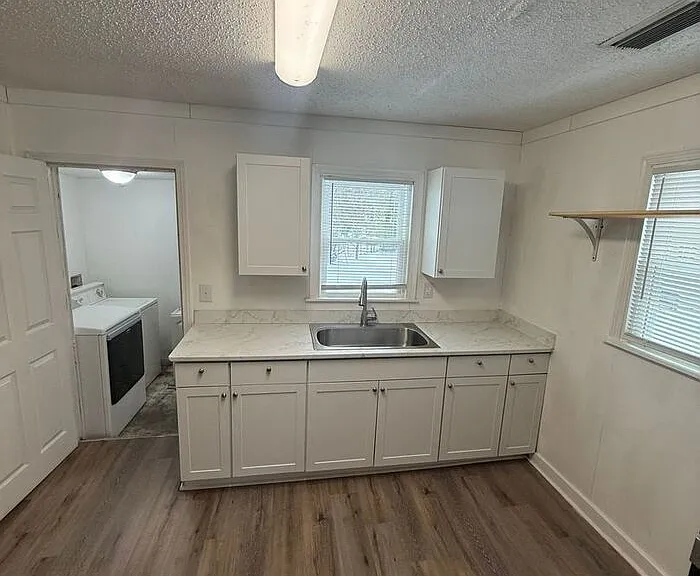 1409 John Ave — Photo 8