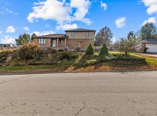 1538 W Pheasant Run St, Springfield, MO 65810
