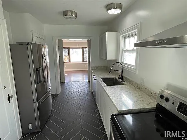 3 bed, 2.0 bath, 2472 sqft, $2,400 — Photo 4