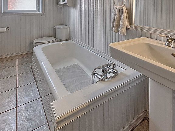 5th image of 3667 Liermann Ave