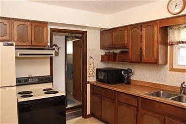 4th image of 375 Waterbury Dr