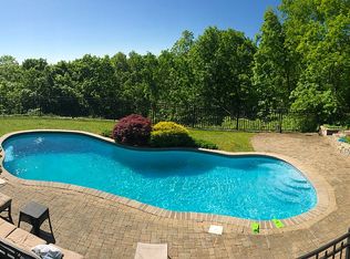 9 Jennifer Rd, New Fairfield, CT 06812