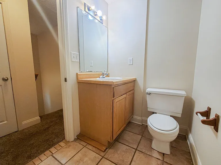 105 Kingsbury Ct — Photo 11