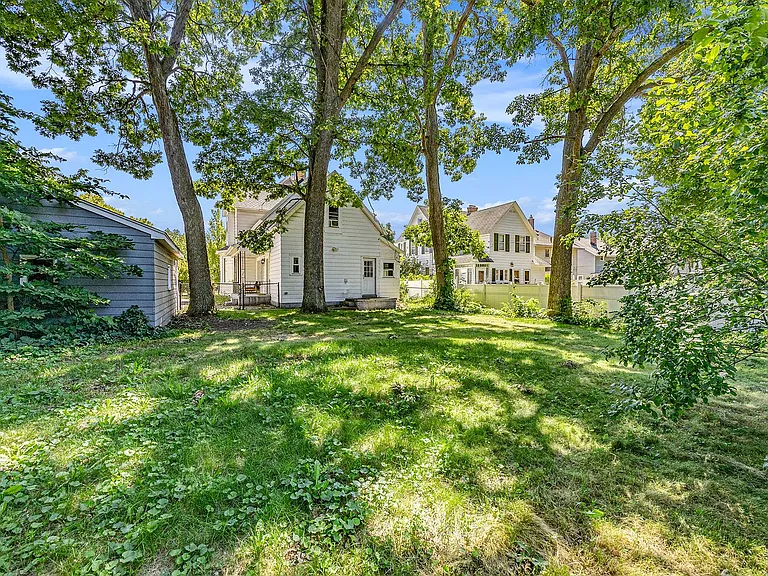 329 Ann St NE — Photo 17
