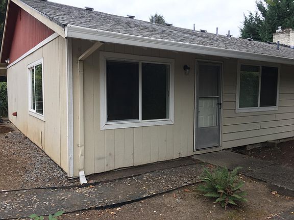 2nd image of 649 SE Cedar St APT B