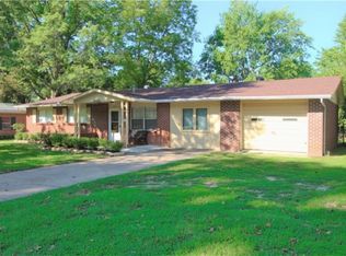 914 S 13th Pl, Rogers, AR 72758