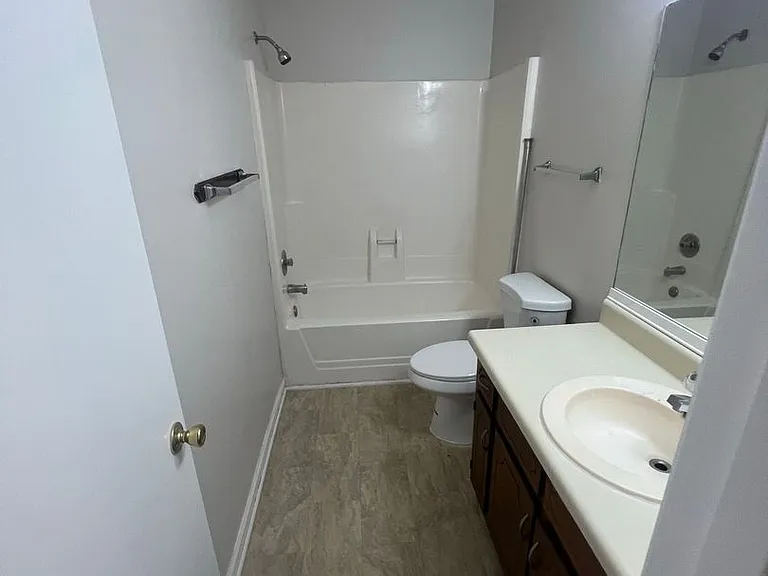 721-723 Jackson View Road — Photo 11