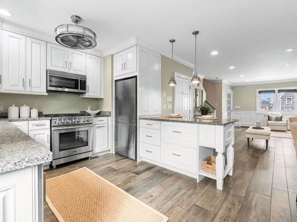 1 Salem St #2, Newburyport, MA 01950