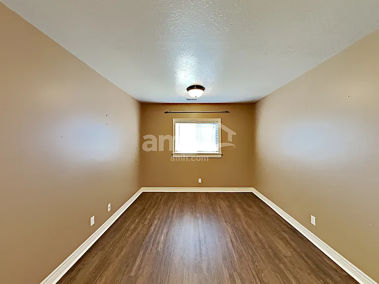 2216 S 2685 W — Photo 10