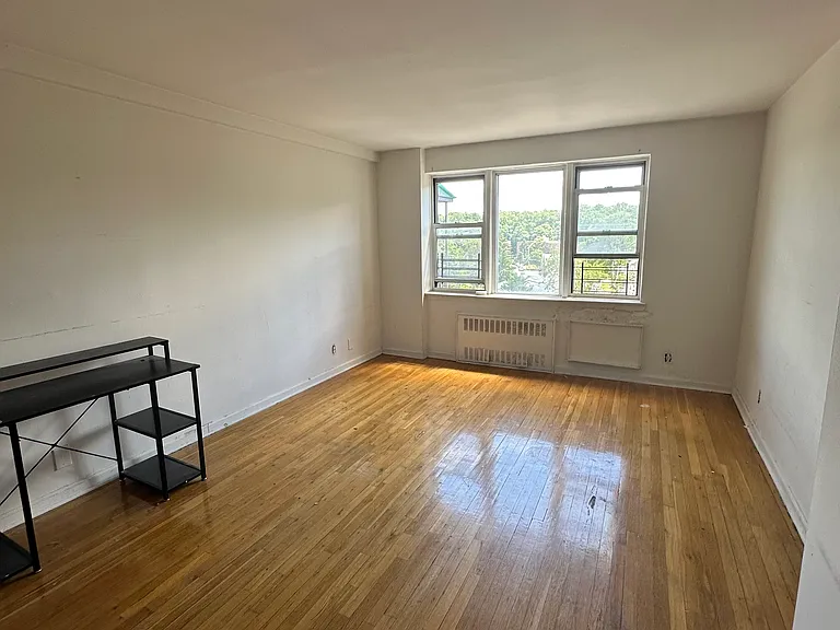 675 McLean Ave #6HH — Photo 2