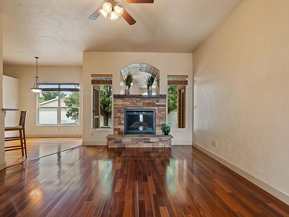 4th image of 383 Rosemary Way