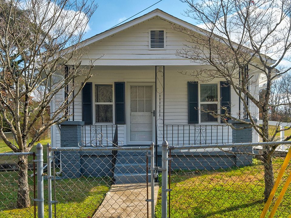 1st image of 1128/1124 Forsythe St NE