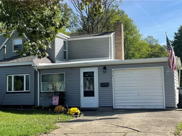 915 Beechwood Dr, Girard, OH 44420