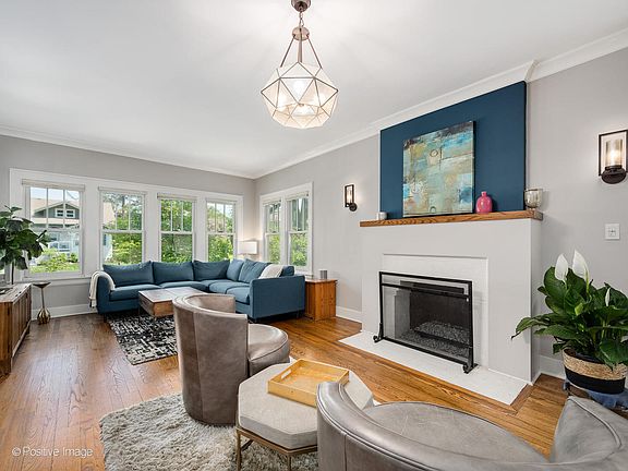 4th image of 238 Ashland Ave