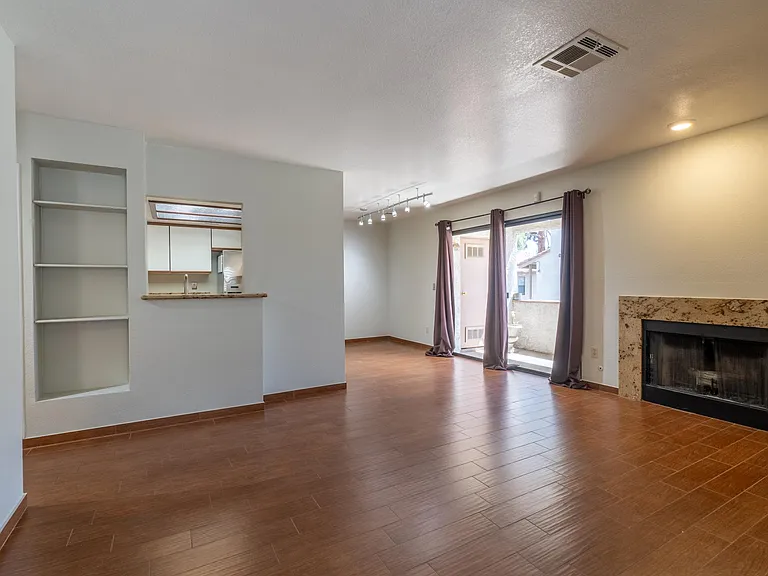 1321 Del Mar St #3 — Photo 11