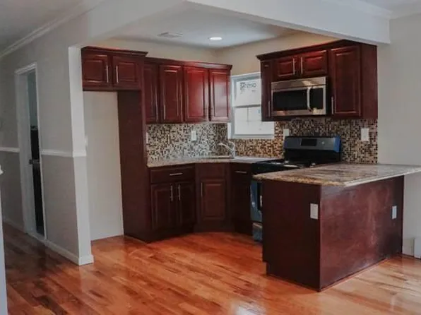 926 E 216th St, Bronx, NY 10469