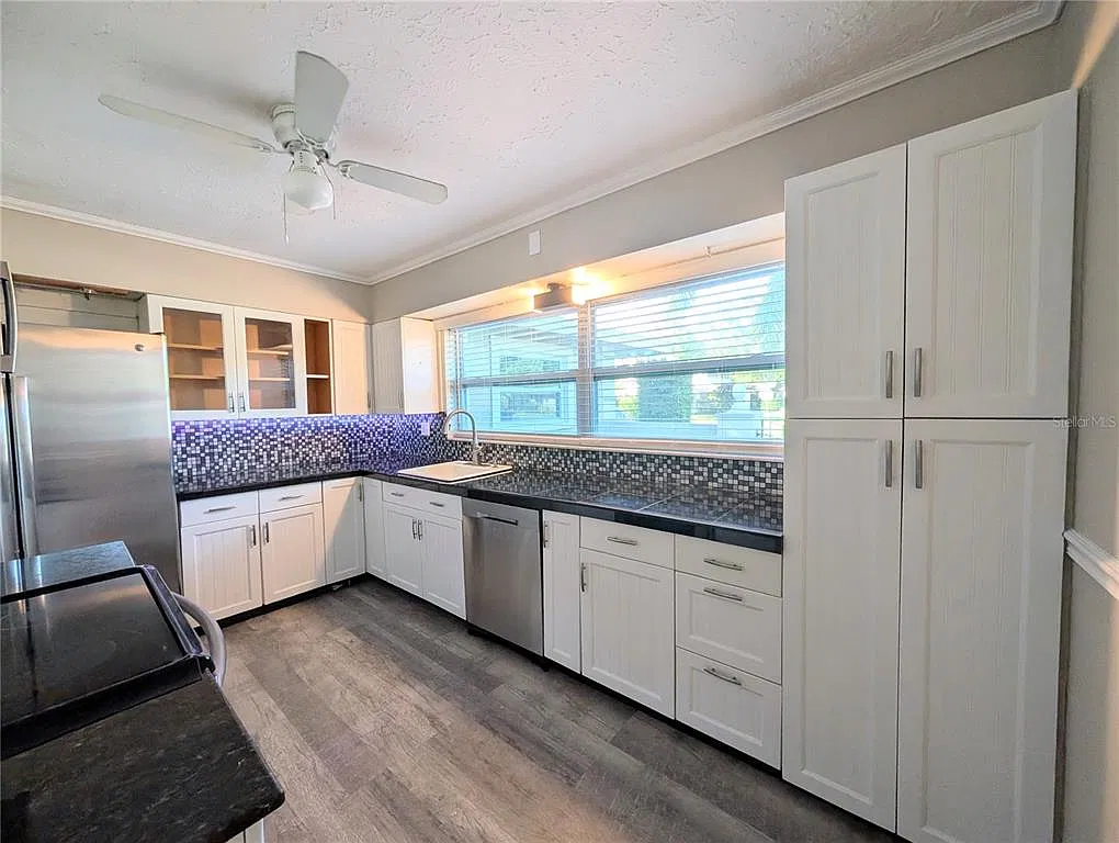 3 bed, 3.0 bath, 1733 sqft, $2,775 — Photo 3