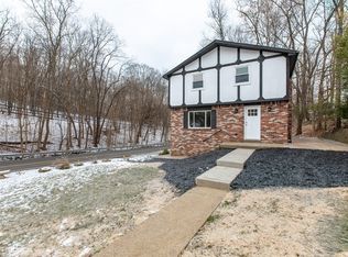 100 Circle Dr, White Oak, PA 15131