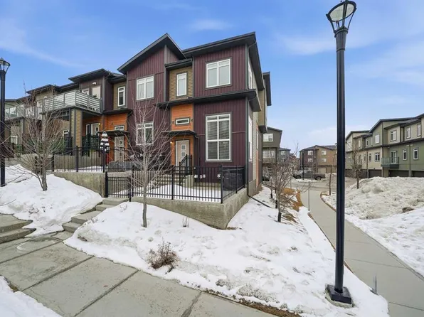 43 S Sage Bluff Cir NW, Calgary, AB T3R 1T5