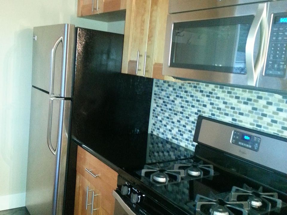Stainless appliances, tiled backsplash