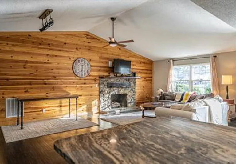 805 Barnell Dr — Photo 3