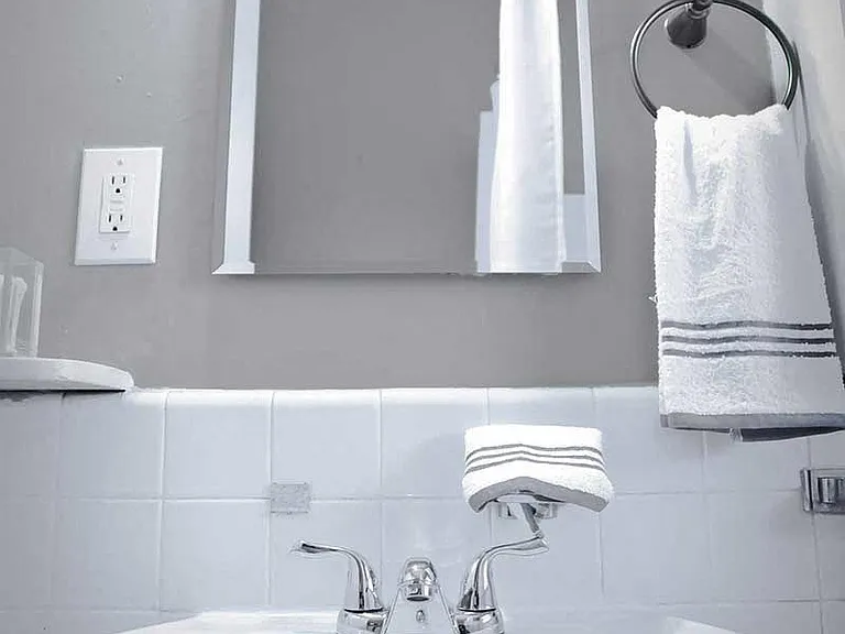 Modern bathroom with pedestal sink.