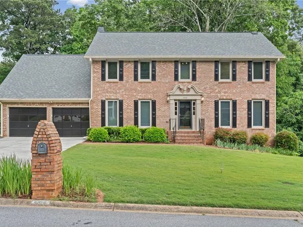 1090 Kelvington Way SW, Lilburn, GA 30047