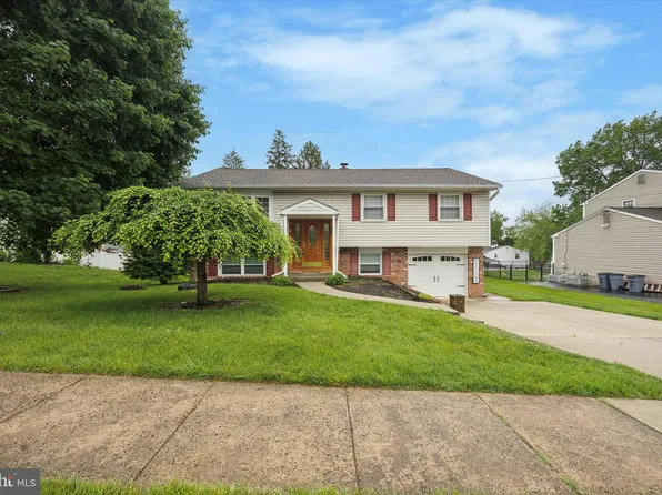 2255 Hillside Ln, Aston, PA 19014