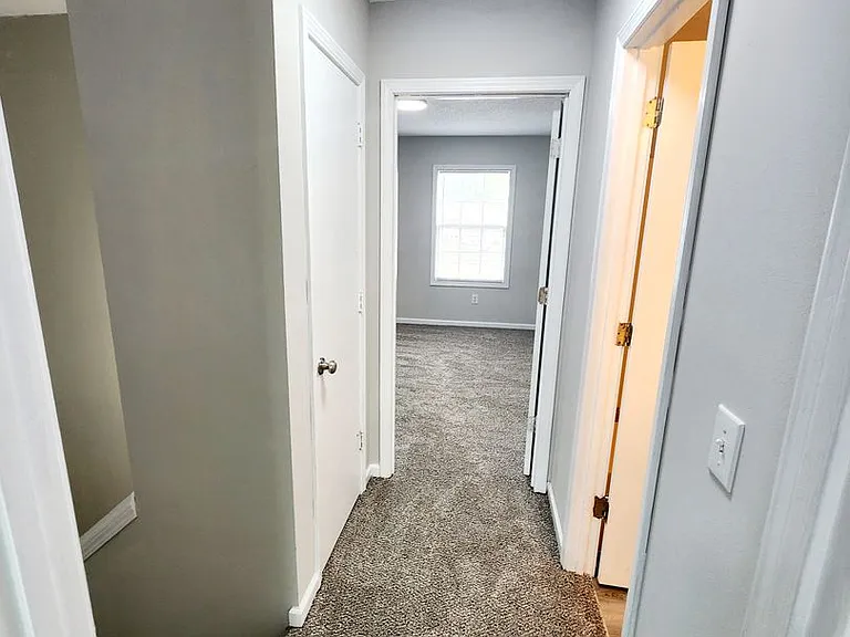 180 E Grande Ave — Photo 3